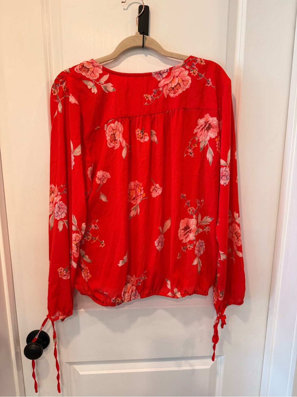 Gorgeous floral wrap style blouse - Picture 3 of 3